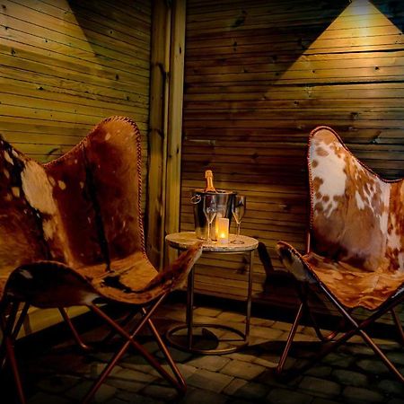 Le Spa du Cabanon: Cabanon de luxe avec Spa entièrement privatif Aye Esterno foto