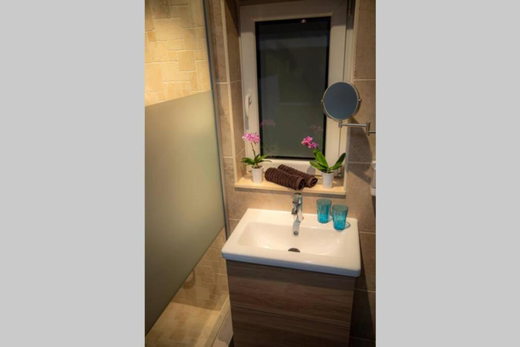 Le Spa du Cabanon: Cabanon de luxe avec Spa entièrement privatif Aye Esterno foto