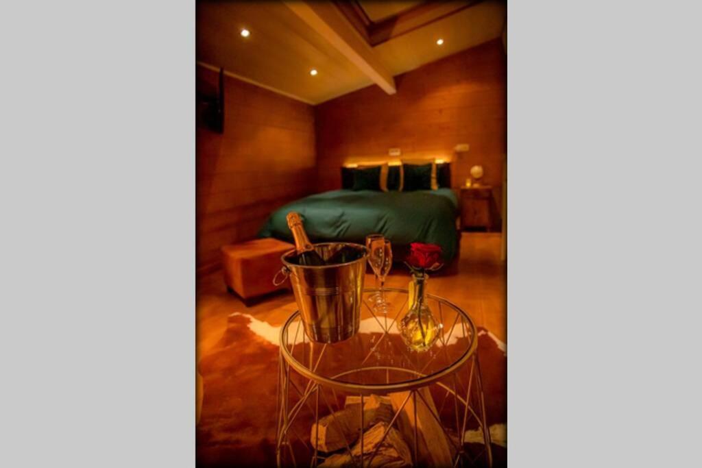 Le Spa du Cabanon: Cabanon de luxe avec Spa entièrement privatif Aye Esterno foto