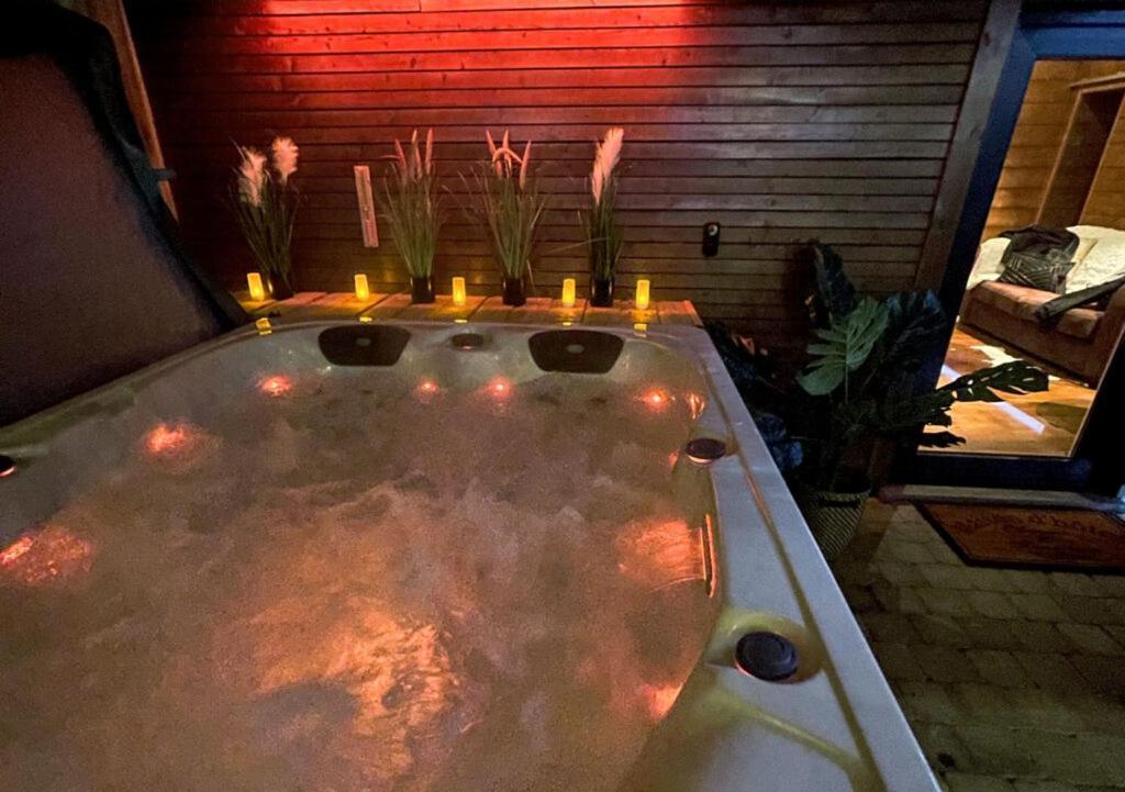 Le Spa du Cabanon: Cabanon de luxe avec Spa entièrement privatif Aye Esterno foto